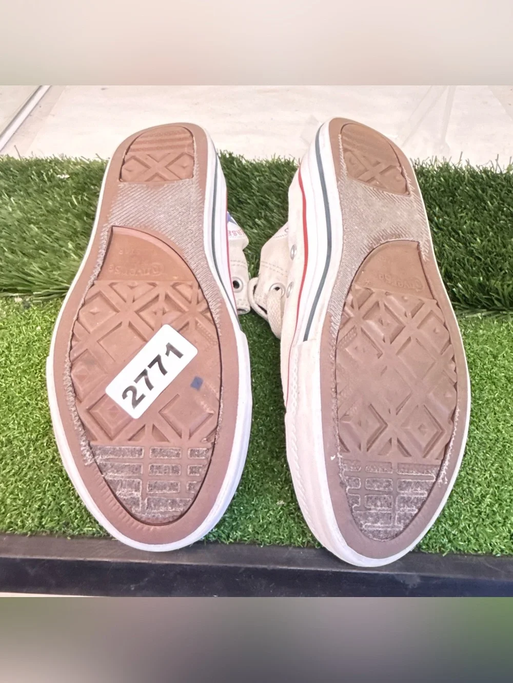 Converse low top